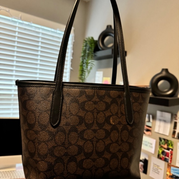Coach Small City Tote Signature Canvas - Picture 2 of 4